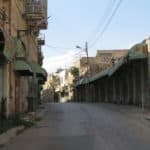 leere Gassen und leere Läden in Hebron
