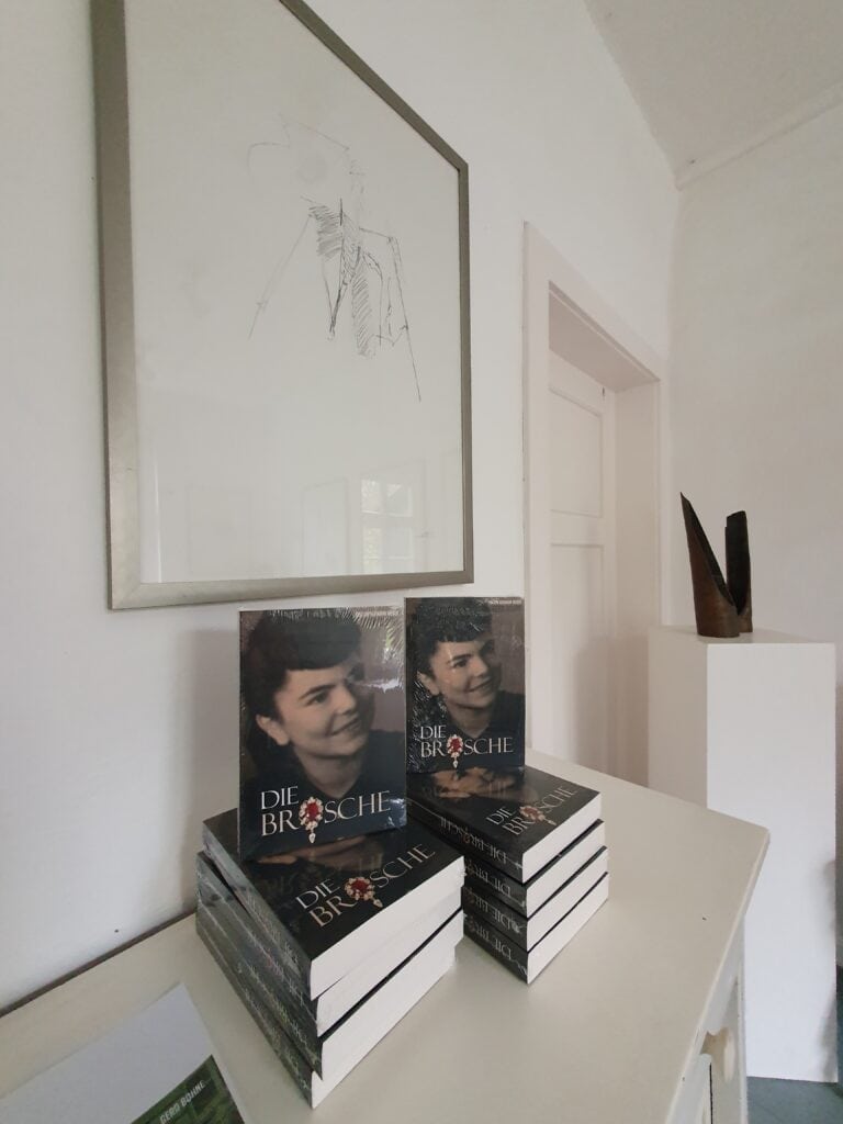 Bücher "Die Brosche"